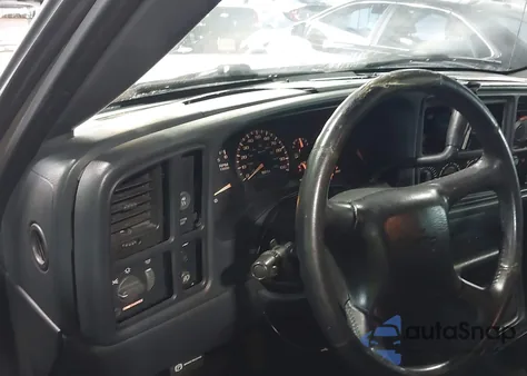 2002 Chevrolet Avalanche 1500 из США, поврежденный, VIN 3GNEC13T02G117284